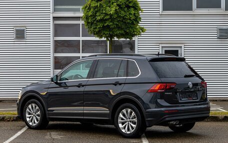 Volkswagen Tiguan II, 2018 год, 1 995 000 рублей, 4 фотография