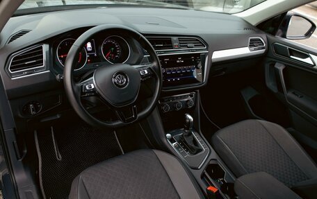 Volkswagen Tiguan II, 2018 год, 1 995 000 рублей, 13 фотография