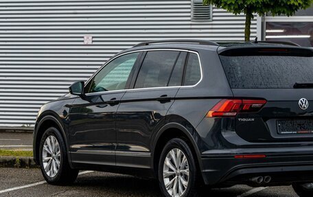 Volkswagen Tiguan II, 2018 год, 1 995 000 рублей, 9 фотография