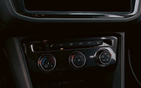 Volkswagen Tiguan II, 2018 год, 1 995 000 рублей, 15 фотография