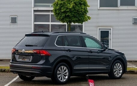 Volkswagen Tiguan II, 2018 год, 1 995 000 рублей, 6 фотография