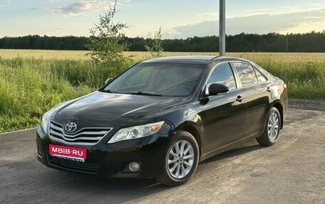 Toyota Camry, 2011 год, 1 100 000 рублей, 1 фотография