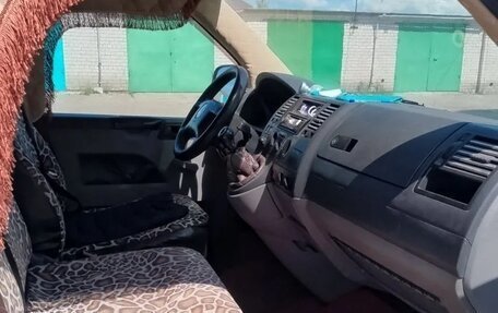Volkswagen Transporter T5 рестайлинг, 2006 год, 1 200 000 рублей, 2 фотография