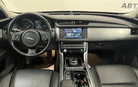 Jaguar XF II, 2016 год, 1 635 000 рублей, 10 фотография