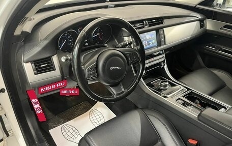 Jaguar XF II, 2016 год, 1 635 000 рублей, 18 фотография