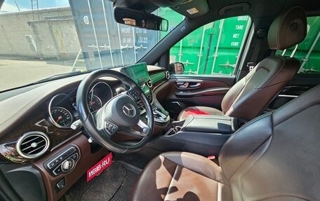 Mercedes-Benz V-Класс, 2018 год, 5 600 000 рублей, 3 фотография