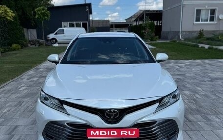 Toyota Camry, 2020 год, 3 350 000 рублей, 1 фотография