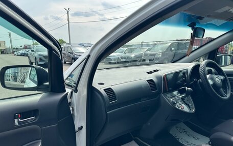 Toyota Wish II, 2005 год, 599 999 рублей, 12 фотография