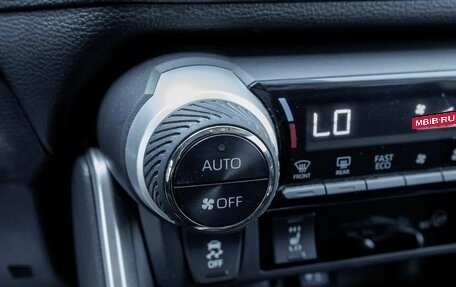Toyota RAV4, 2019 год, 3 445 000 рублей, 23 фотография