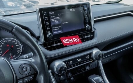 Toyota RAV4, 2019 год, 3 445 000 рублей, 21 фотография