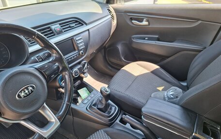 KIA Rio IV, 2017 год, 990 000 рублей, 6 фотография