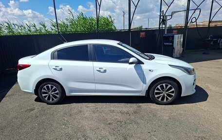 KIA Rio IV, 2017 год, 990 000 рублей, 3 фотография