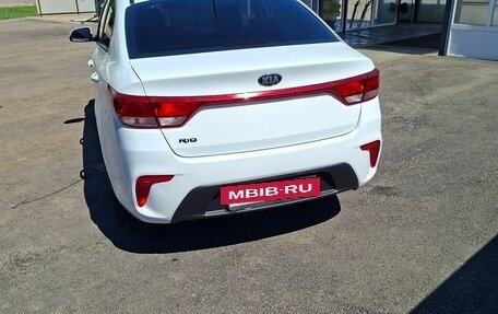 KIA Rio IV, 2017 год, 990 000 рублей, 4 фотография