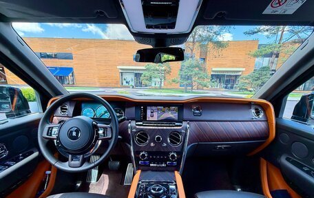 Rolls-Royce Cullinan, 2021 год, 29 500 000 рублей, 17 фотография