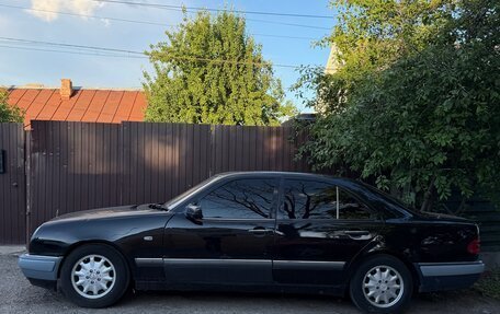 Mercedes-Benz E-Класс, 1995 год, 299 999 рублей, 2 фотография