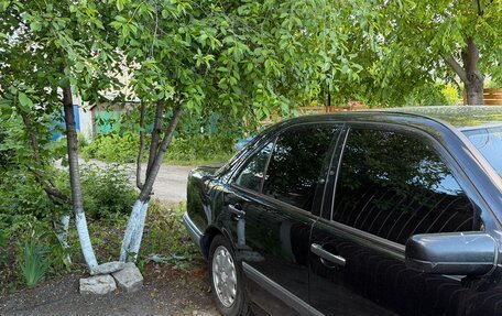 Mercedes-Benz E-Класс, 1995 год, 299 999 рублей, 6 фотография