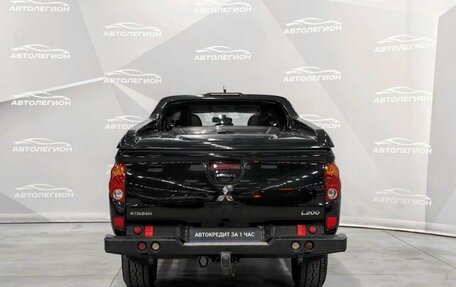 Mitsubishi L200 IV рестайлинг, 2013 год, 1 900 000 рублей, 4 фотография