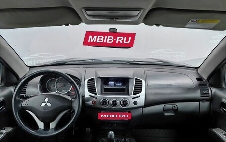 Mitsubishi L200 IV рестайлинг, 2013 год, 1 900 000 рублей, 25 фотография