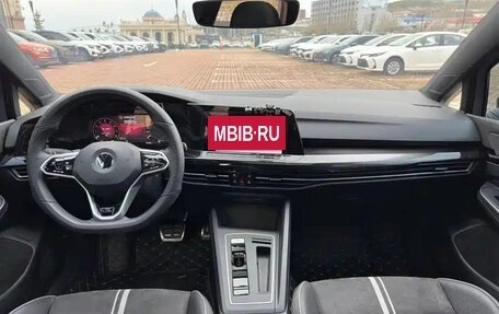 Volkswagen Golf VIII, 2023 год, 2 087 000 рублей, 10 фотография