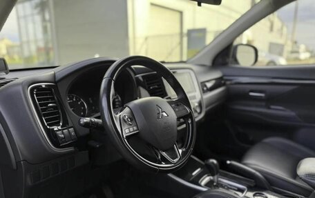 Mitsubishi Outlander III рестайлинг 3, 2019 год, 2 150 000 рублей, 12 фотография