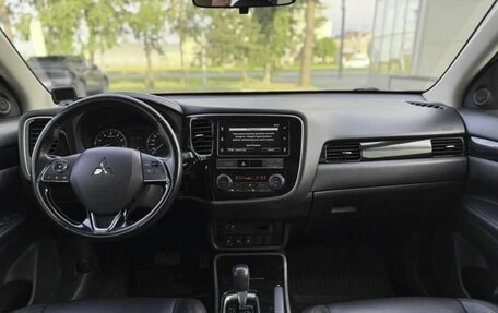 Mitsubishi Outlander III рестайлинг 3, 2019 год, 2 150 000 рублей, 13 фотография