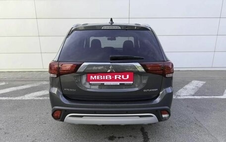 Mitsubishi Outlander III рестайлинг 3, 2019 год, 2 150 000 рублей, 7 фотография