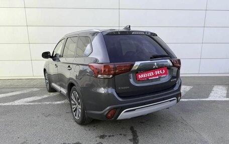 Mitsubishi Outlander III рестайлинг 3, 2019 год, 2 150 000 рублей, 8 фотография