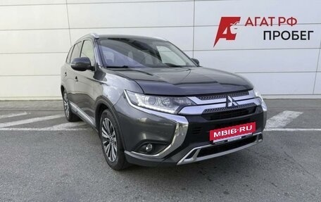 Mitsubishi Outlander III рестайлинг 3, 2019 год, 2 150 000 рублей, 3 фотография