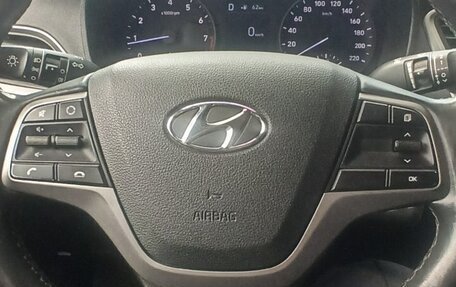 Hyundai Solaris II рестайлинг, 2018 год, 1 200 000 рублей, 1 фотография