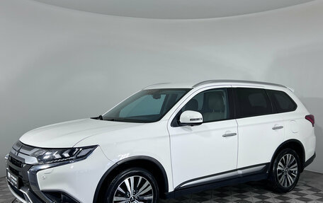 Mitsubishi Outlander III рестайлинг 3, 2020 год, 2 620 000 рублей, 1 фотография