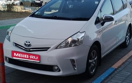 Toyota Prius Alpha I (ZVW40/41), 2013 год, 1 225 000 рублей, 2 фотография