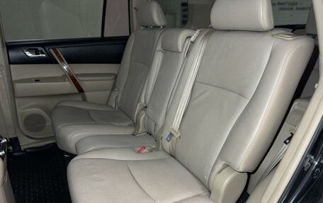 Toyota Highlander III, 2011 год, 1 720 000 рублей, 15 фотография