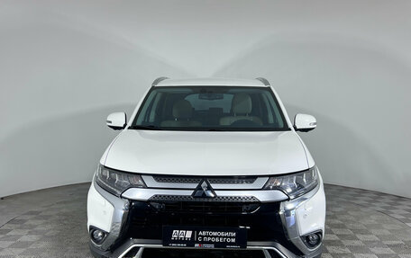 Mitsubishi Outlander III рестайлинг 3, 2020 год, 2 620 000 рублей, 2 фотография