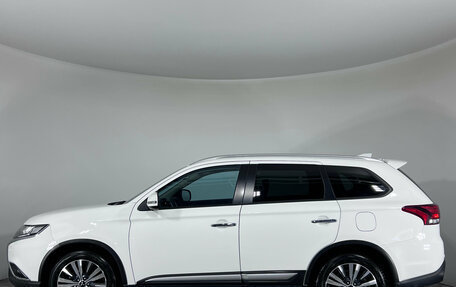 Mitsubishi Outlander III рестайлинг 3, 2020 год, 2 620 000 рублей, 8 фотография