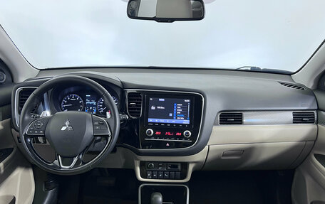 Mitsubishi Outlander III рестайлинг 3, 2020 год, 2 620 000 рублей, 9 фотография