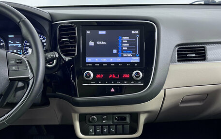 Mitsubishi Outlander III рестайлинг 3, 2020 год, 2 620 000 рублей, 11 фотография