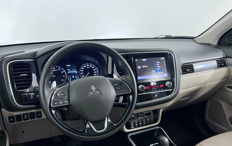 Mitsubishi Outlander III рестайлинг 3, 2020 год, 2 620 000 рублей, 12 фотография
