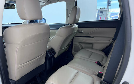 Mitsubishi Outlander III рестайлинг 3, 2020 год, 2 620 000 рублей, 24 фотография