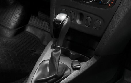 Renault Logan II, 2019 год, 799 900 рублей, 14 фотография