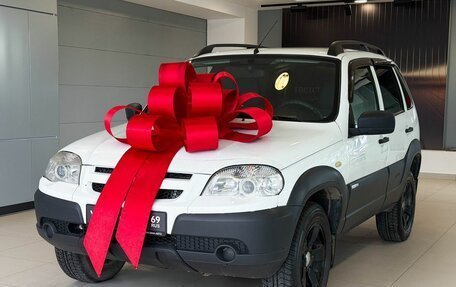 Chevrolet Niva I рестайлинг, 2015 год, 577 000 рублей, 1 фотография