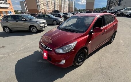 Hyundai Solaris II рестайлинг, 2013 год, 720 000 рублей, 2 фотография
