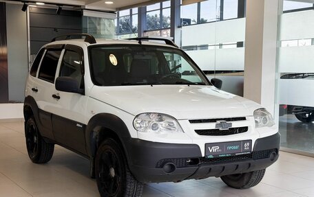Chevrolet Niva I рестайлинг, 2015 год, 577 000 рублей, 3 фотография