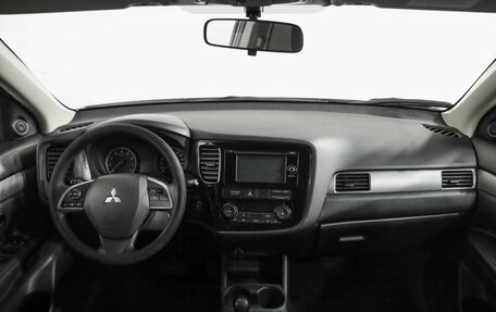 Mitsubishi Outlander III рестайлинг 3, 2013 год, 999 000 рублей, 11 фотография
