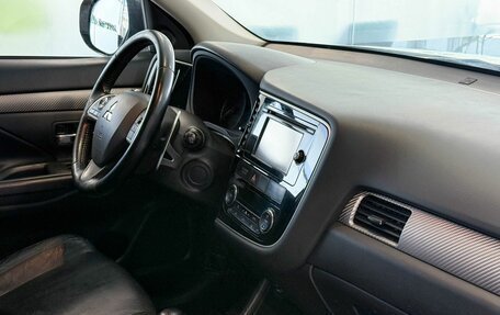 Mitsubishi Outlander III рестайлинг 3, 2014 год, 1 167 000 рублей, 8 фотография