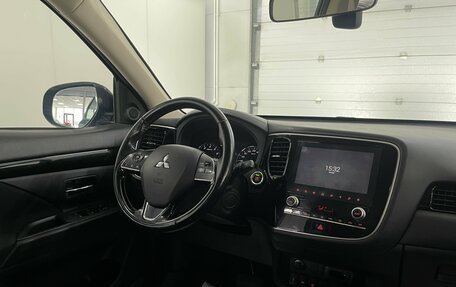 Mitsubishi Outlander III рестайлинг 3, 2021 год, 1 930 000 рублей, 9 фотография