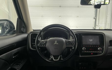 Mitsubishi Outlander III рестайлинг 3, 2021 год, 1 930 000 рублей, 11 фотография