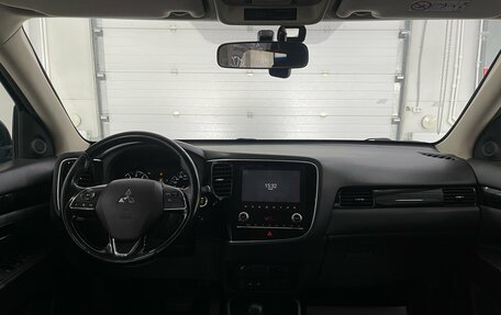 Mitsubishi Outlander III рестайлинг 3, 2021 год, 1 930 000 рублей, 10 фотография