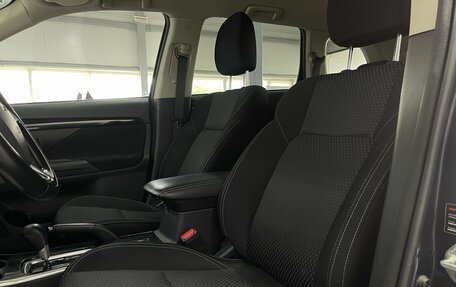 Mitsubishi Outlander III рестайлинг 3, 2021 год, 1 930 000 рублей, 18 фотография