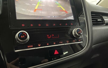 Mitsubishi Outlander III рестайлинг 3, 2021 год, 1 930 000 рублей, 15 фотография