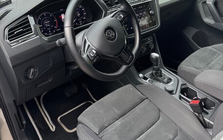 Volkswagen Tiguan II, 2018 год, 3 080 000 рублей, 9 фотография
